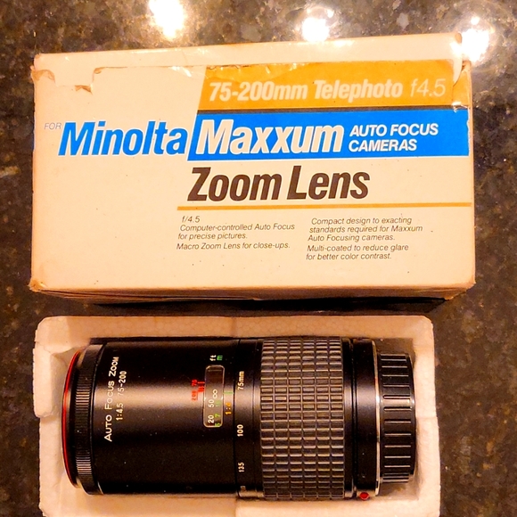 Minolta Maxxun auto focus f4.5 Zoom Lens 75-200mm Telephoto lens